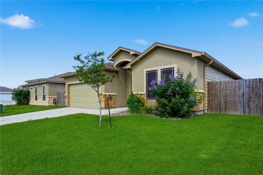 2221 Cuarzo Dr