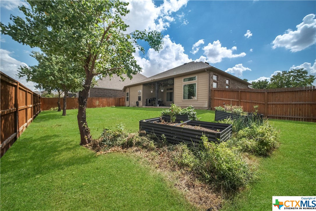 843 Maroon St Street