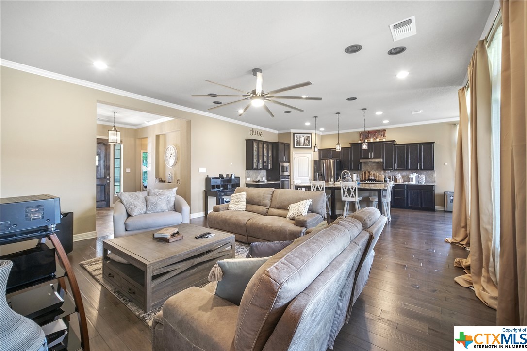 843 Maroon St Street