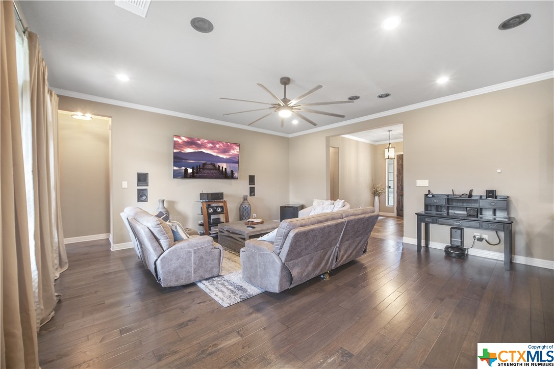 843 Maroon St Street