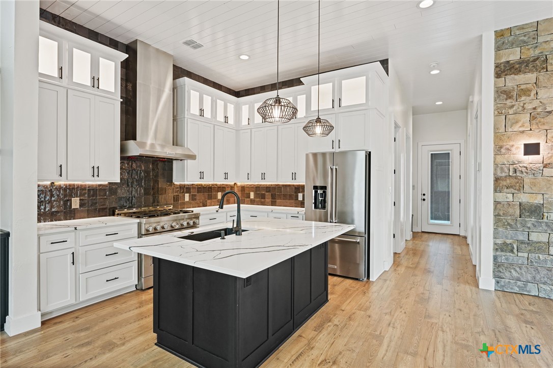 670 Magazine Avenue
