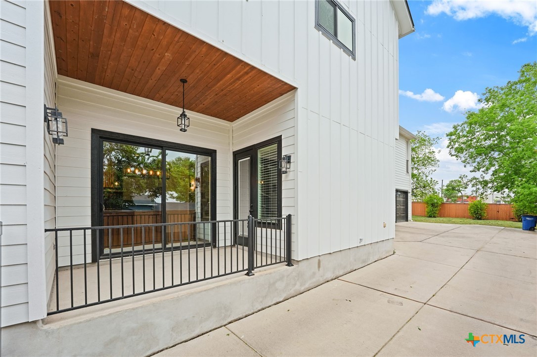 670 Magazine Avenue