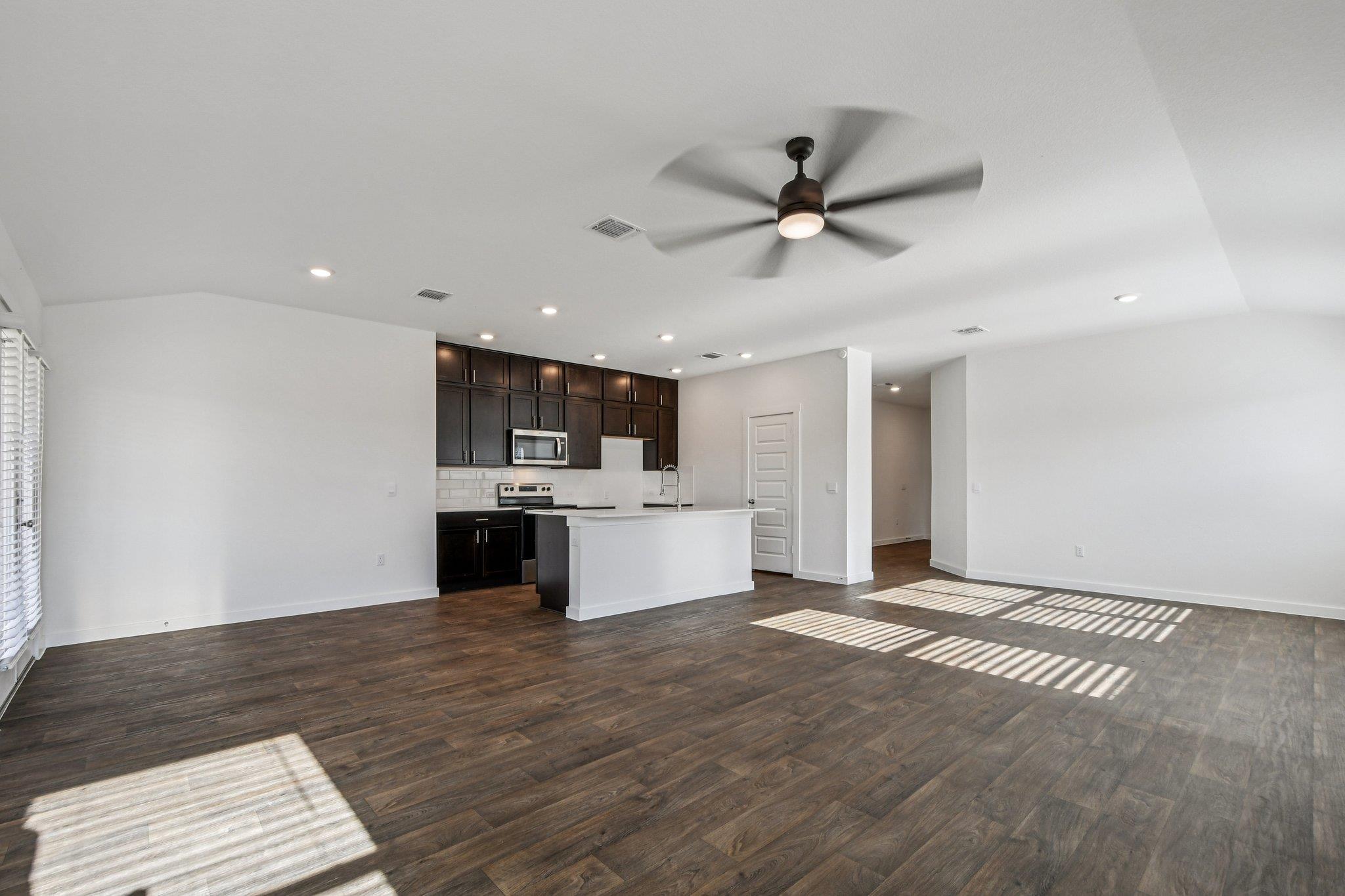 504 Elm Creek DR