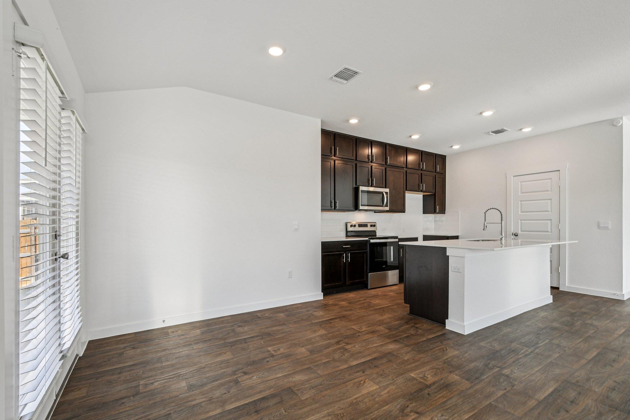 504 Elm Creek DR