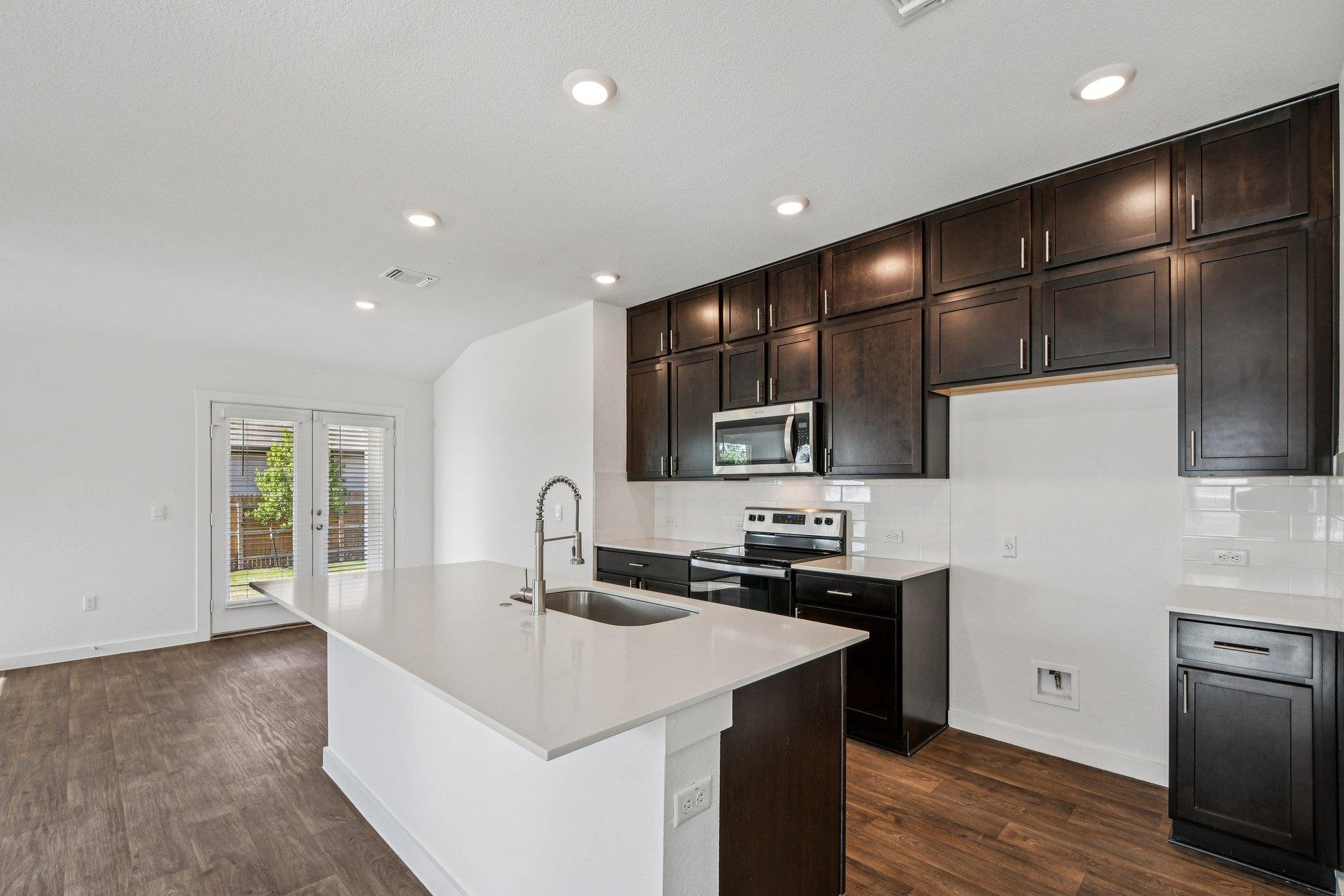 504 Elm Creek DR