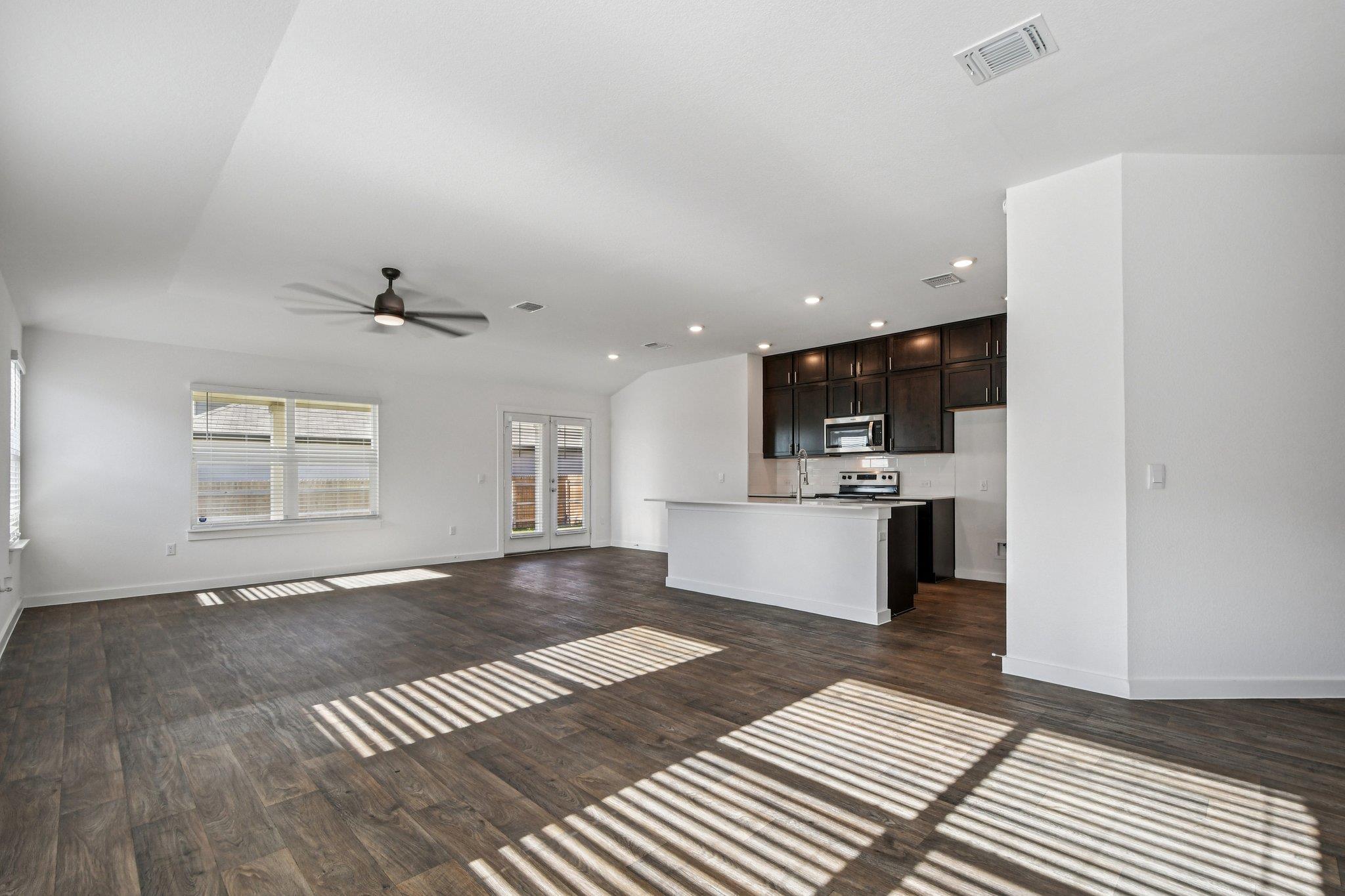 504 Elm Creek DR