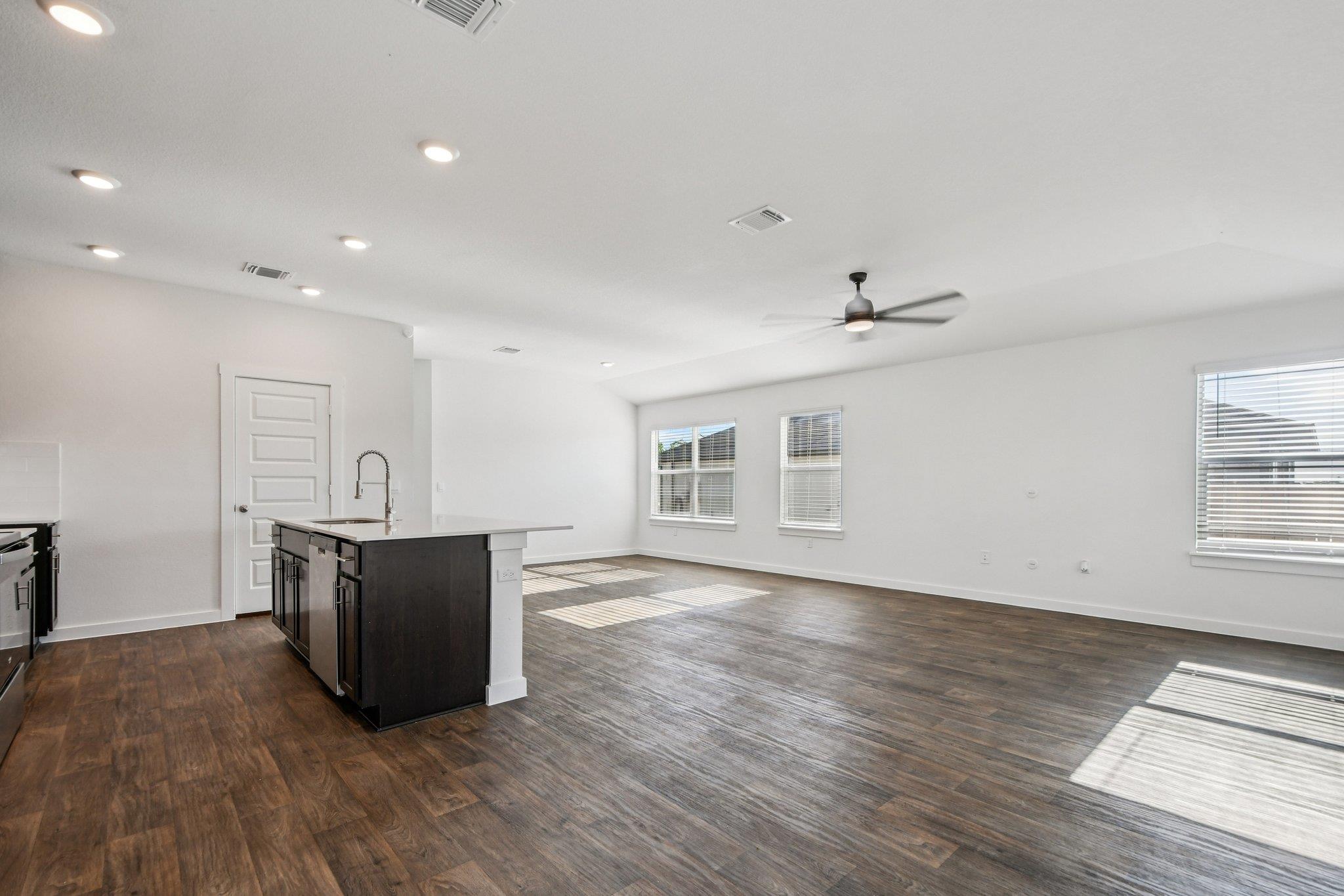 504 Elm Creek DR