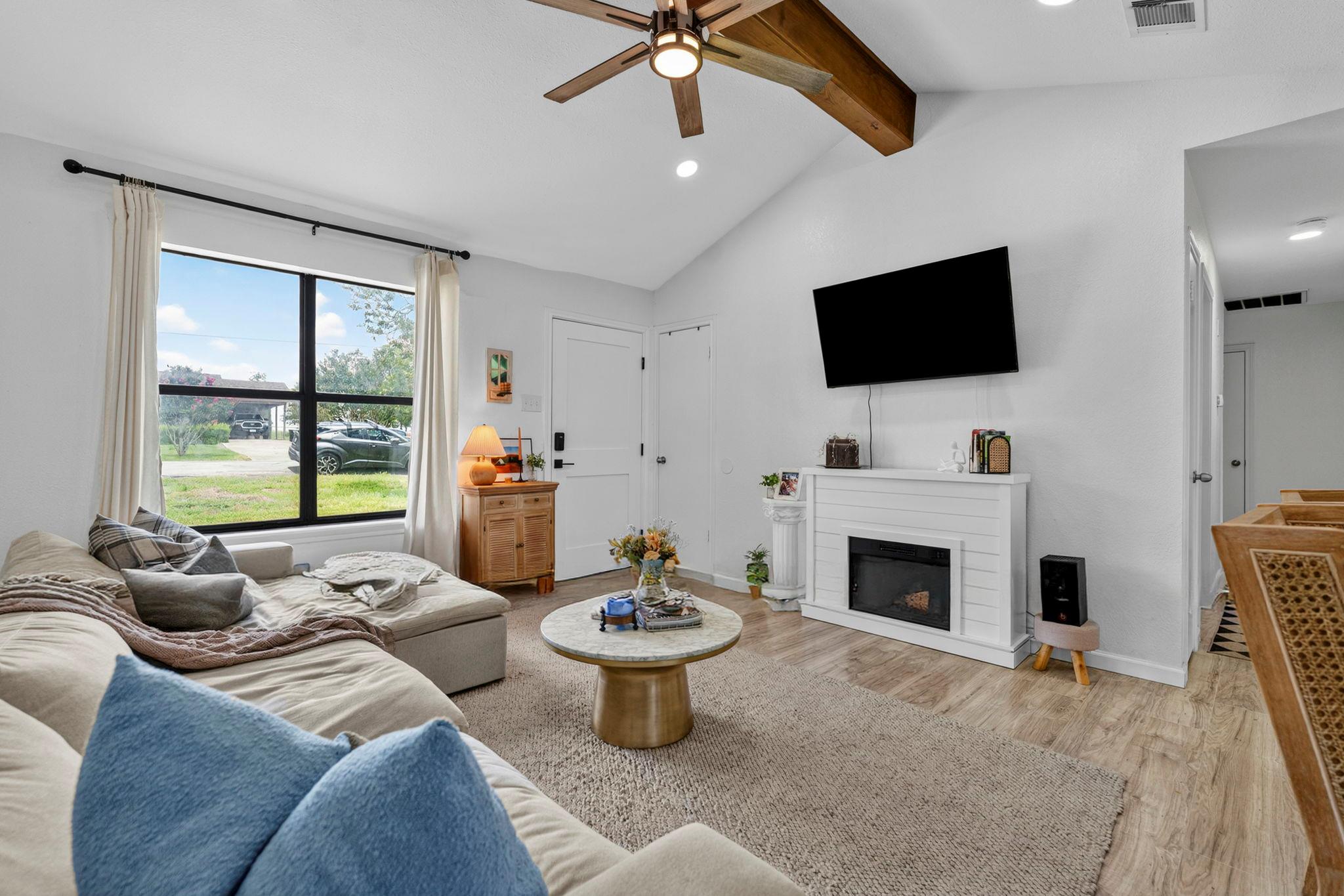 308 River Hills DR