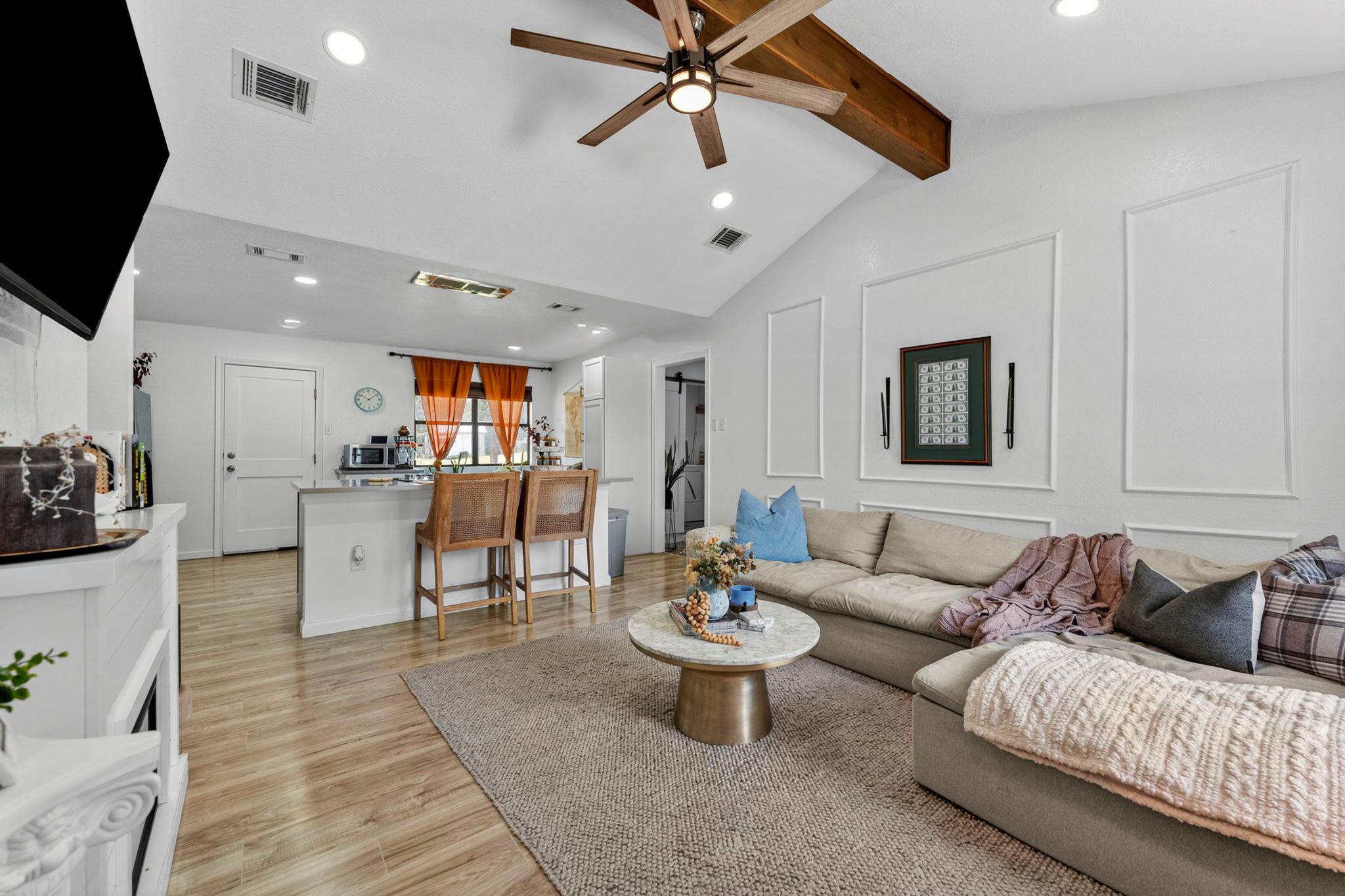 308 River Hills DR