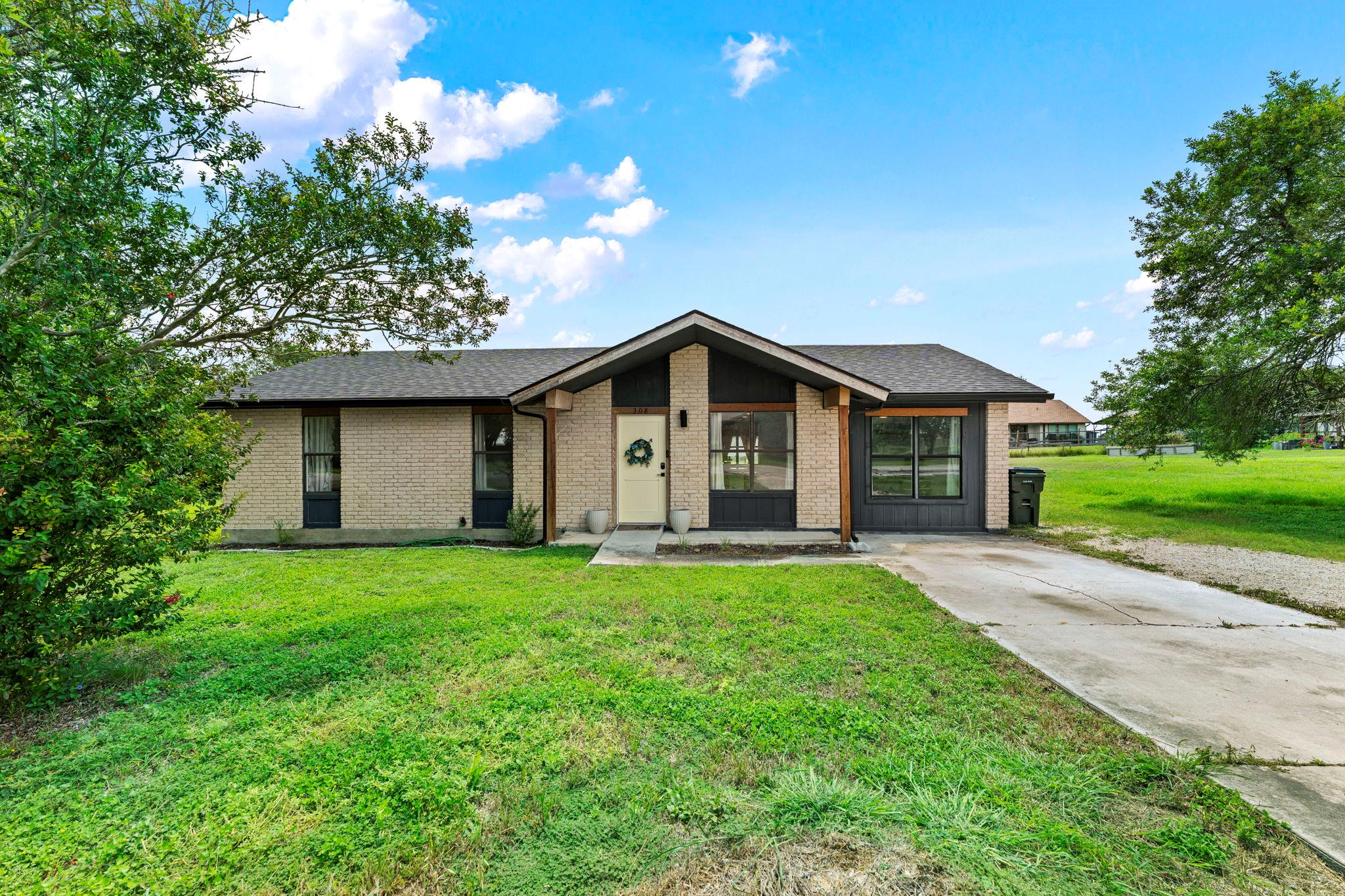 308 River Hills DR