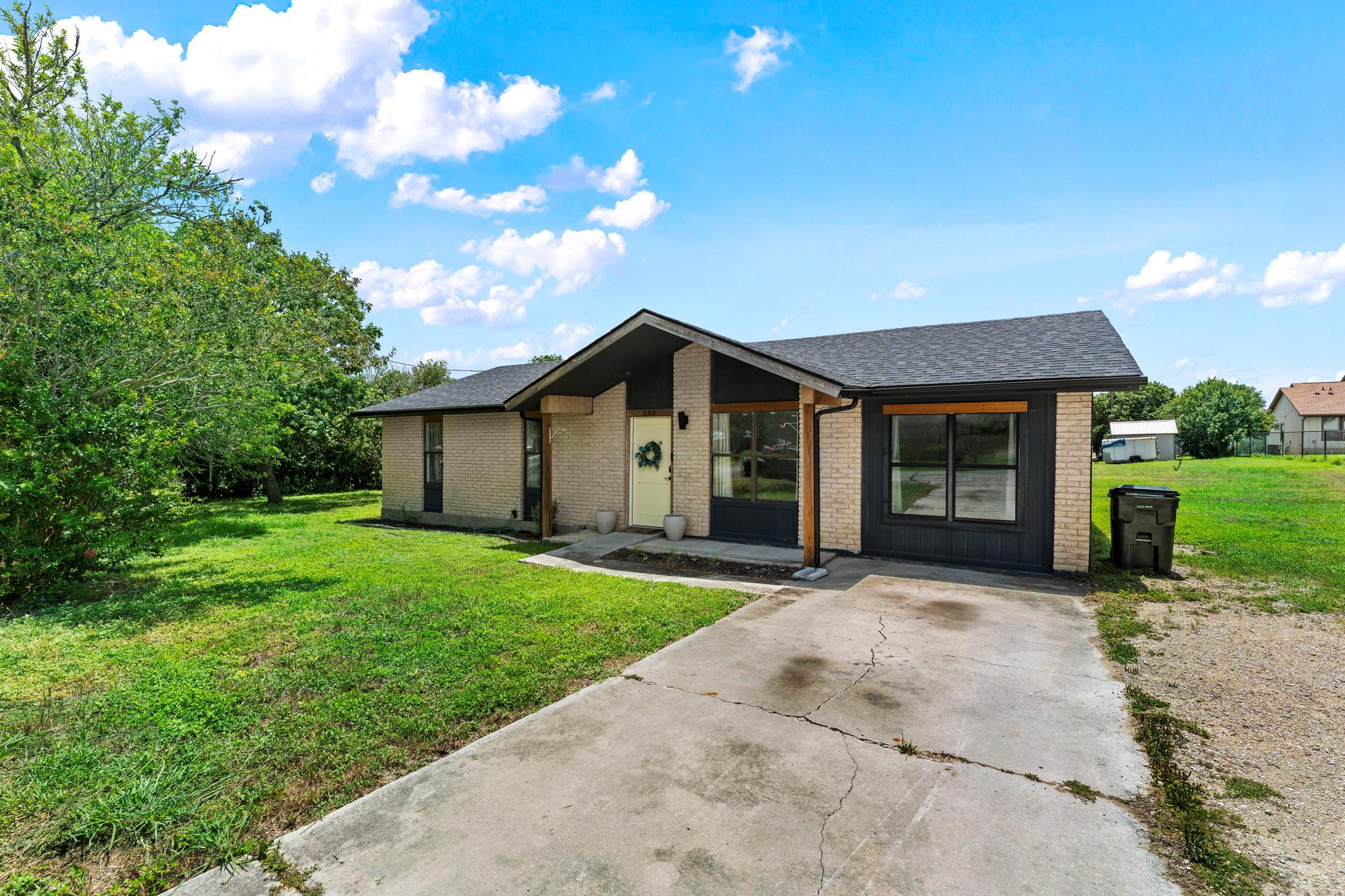 308 River Hills DR
