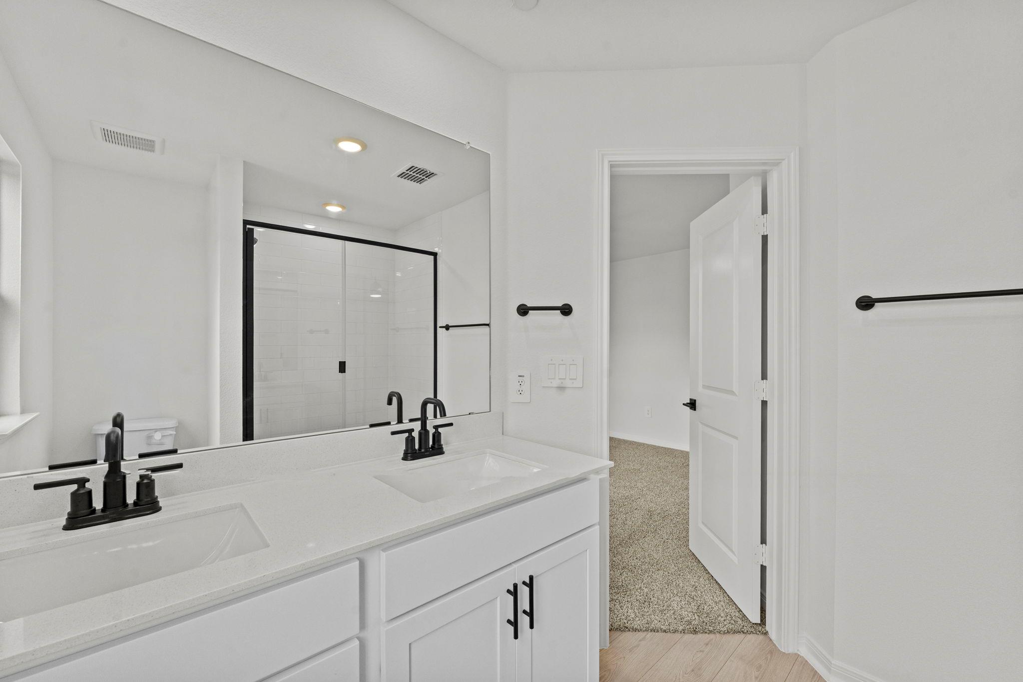 2535 Violet Theo LN