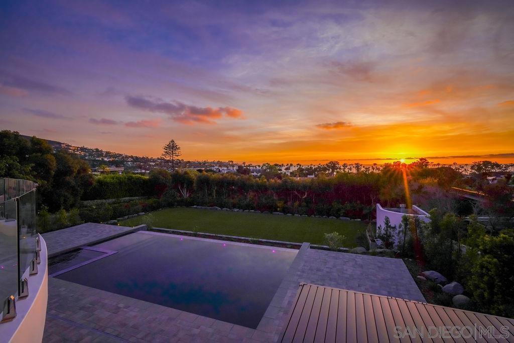 8308 Calle Del Cielo