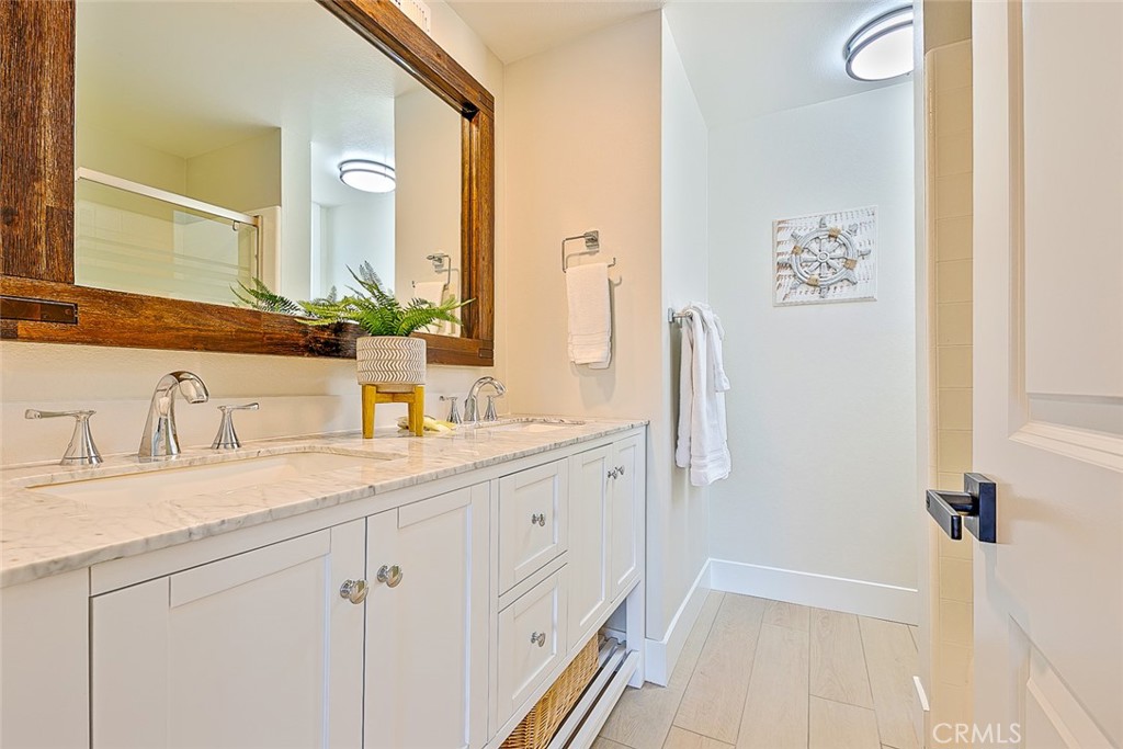 2711 W Balboa Boulevard