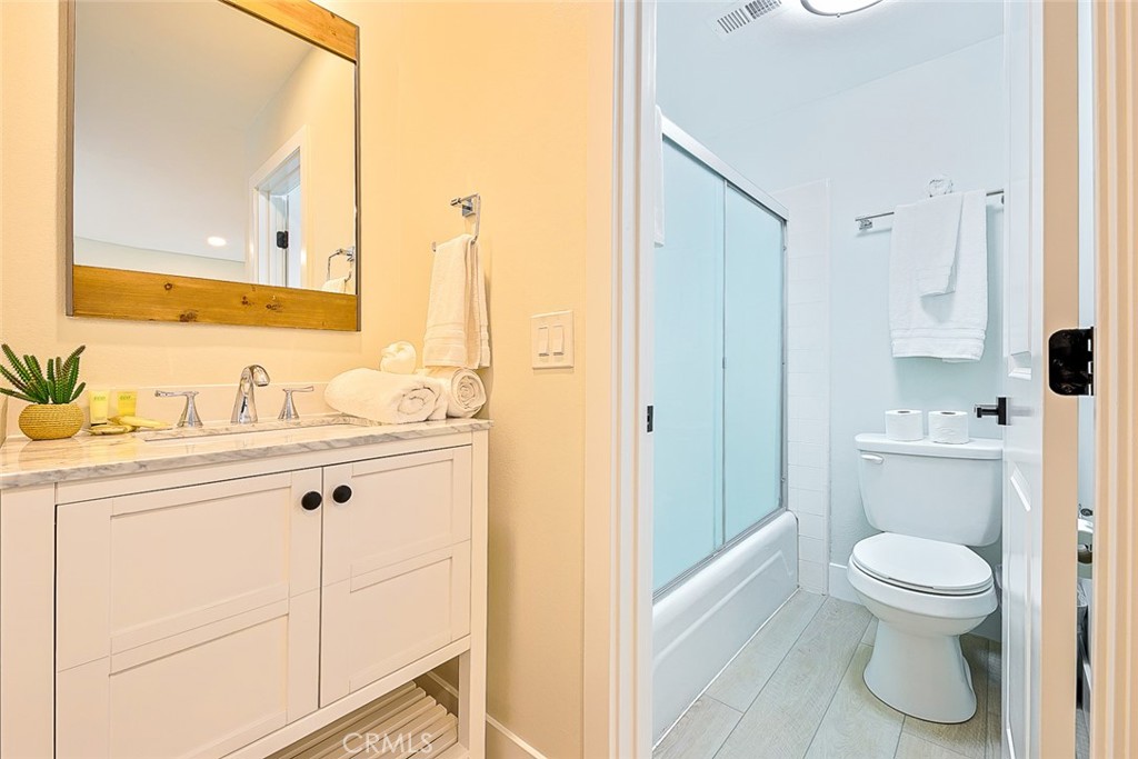 2711 W Balboa Boulevard