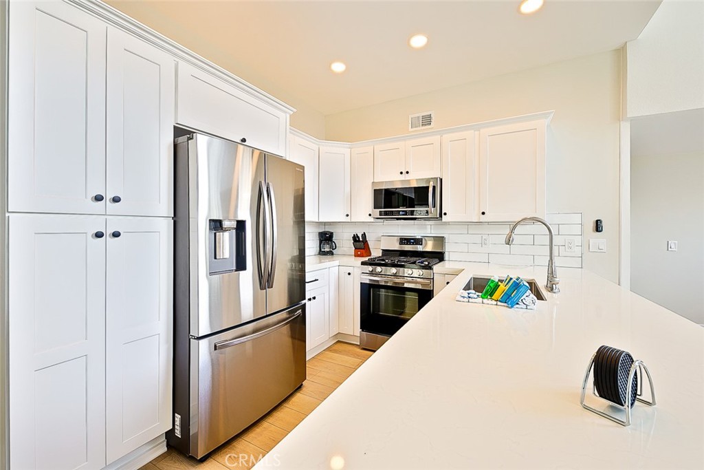 2711 W Balboa Boulevard