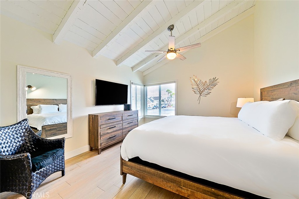 2711 W Balboa Boulevard