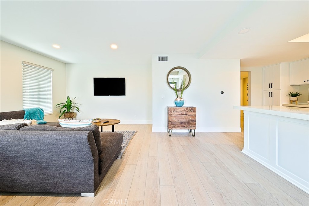 2711 W Balboa Boulevard