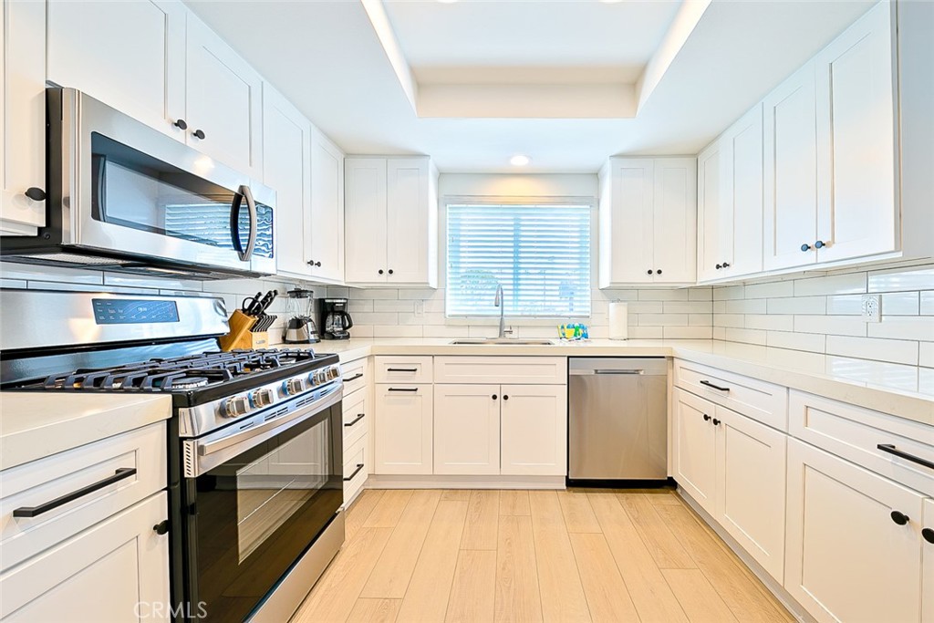 2711 W Balboa Boulevard