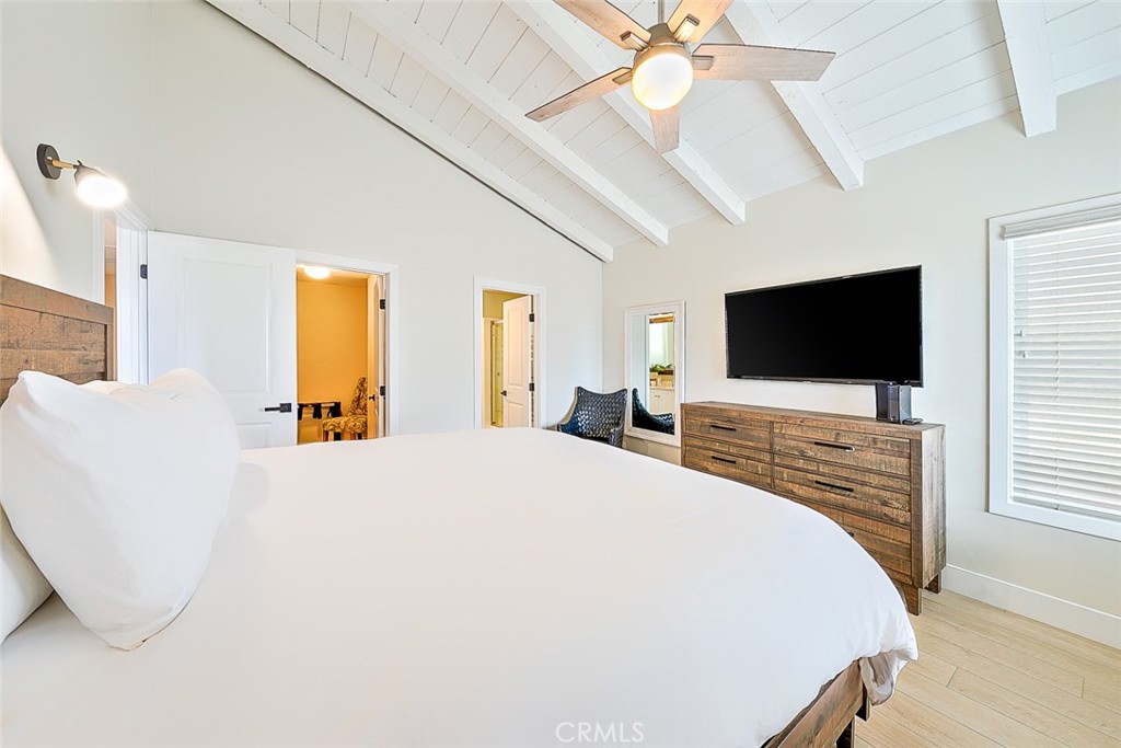 2711 W Balboa Boulevard