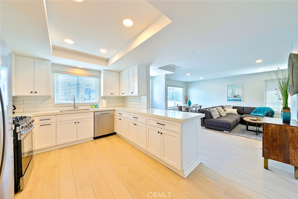 2711 W Balboa Boulevard