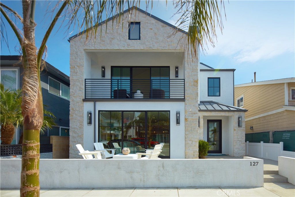 127 E Bay Avenue