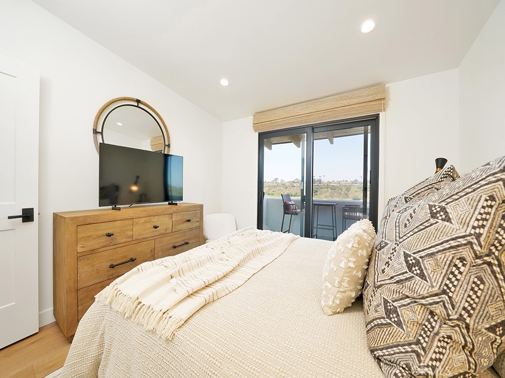 305 Avenida Cerritos