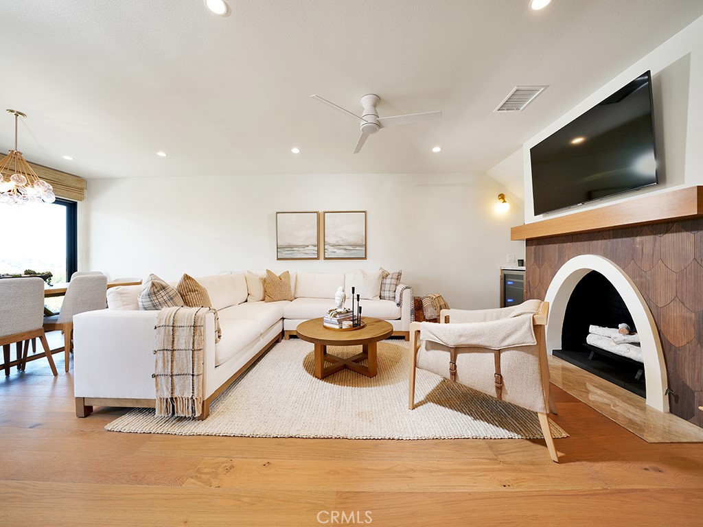 305 Avenida Cerritos