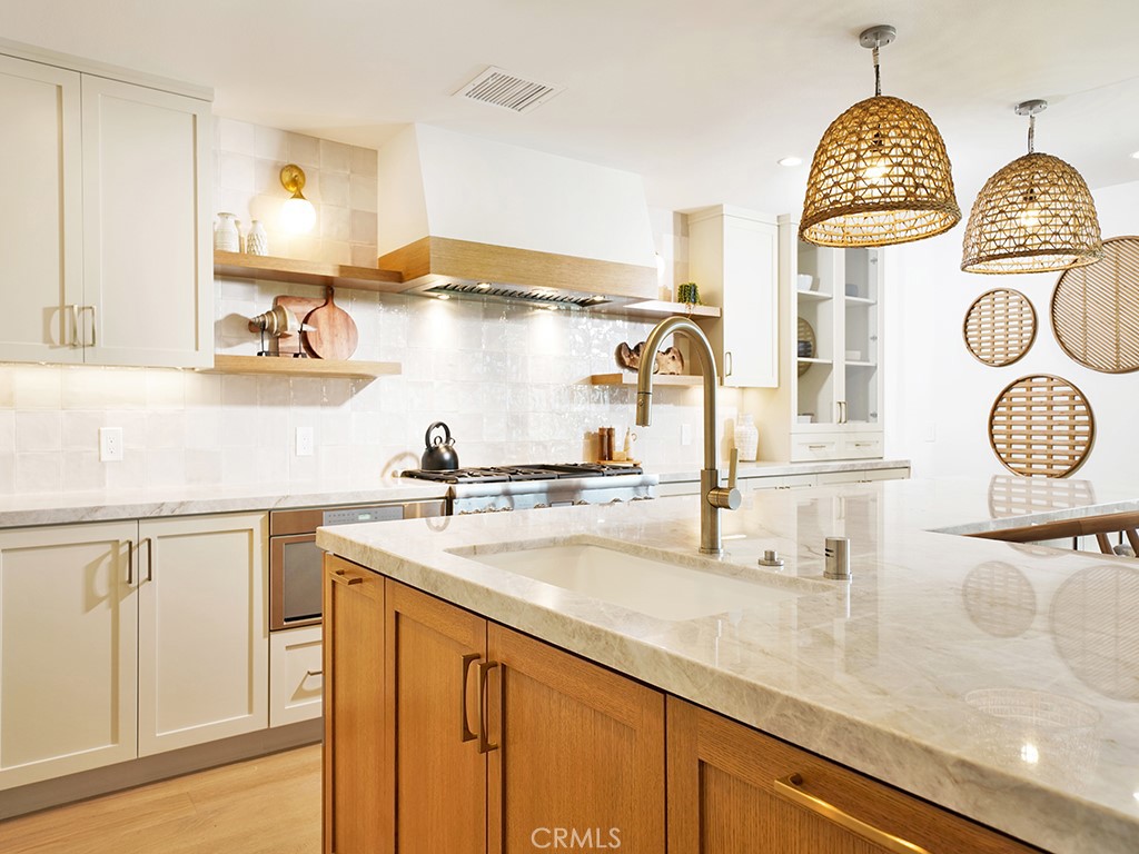 305 Avenida Cerritos