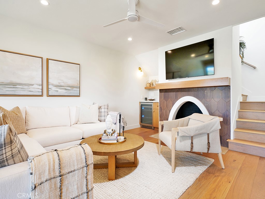 305 Avenida Cerritos