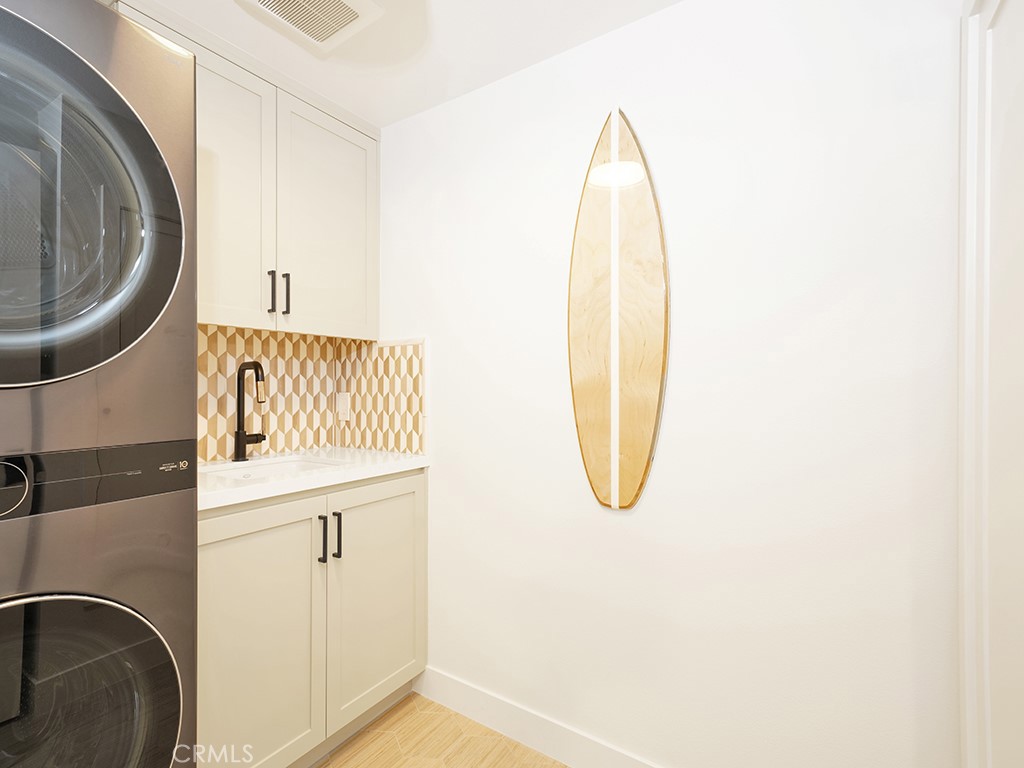 305 Avenida Cerritos