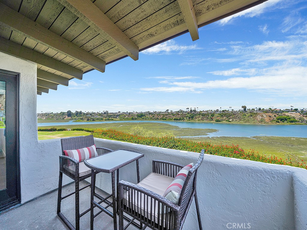 305 Avenida Cerritos