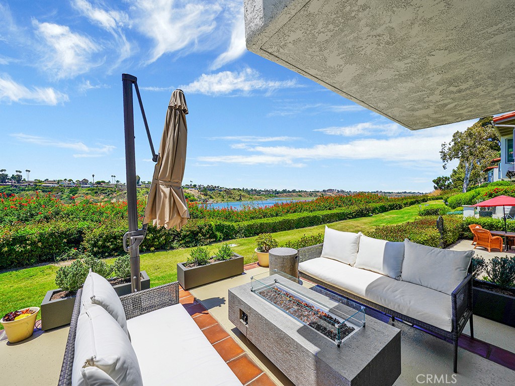 305 Avenida Cerritos