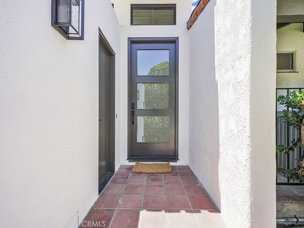 305 Avenida Cerritos