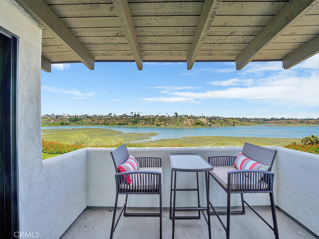 305 Avenida Cerritos