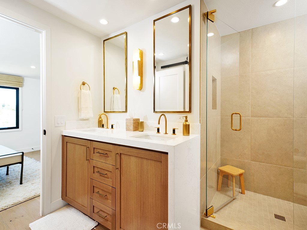 305 Avenida Cerritos