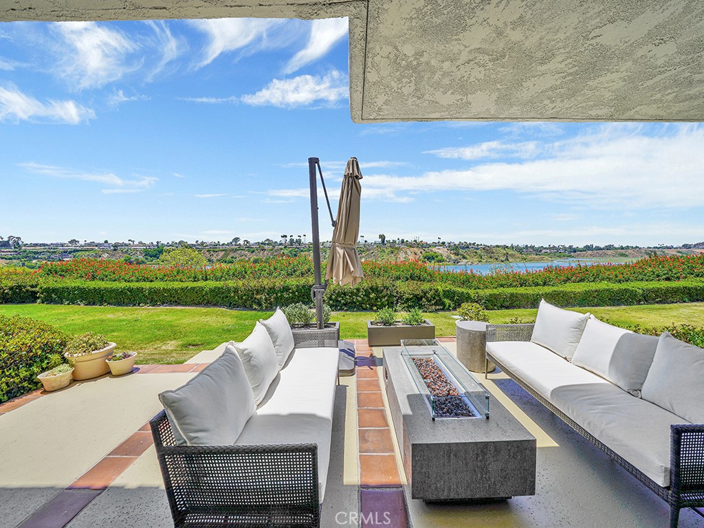 305 Avenida Cerritos