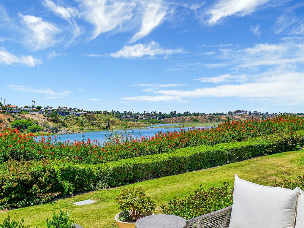 305 Avenida Cerritos