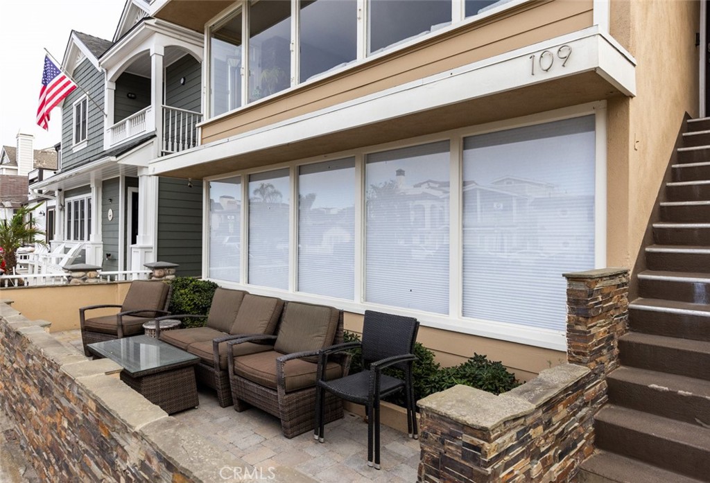 109 E Balboa Boulevard