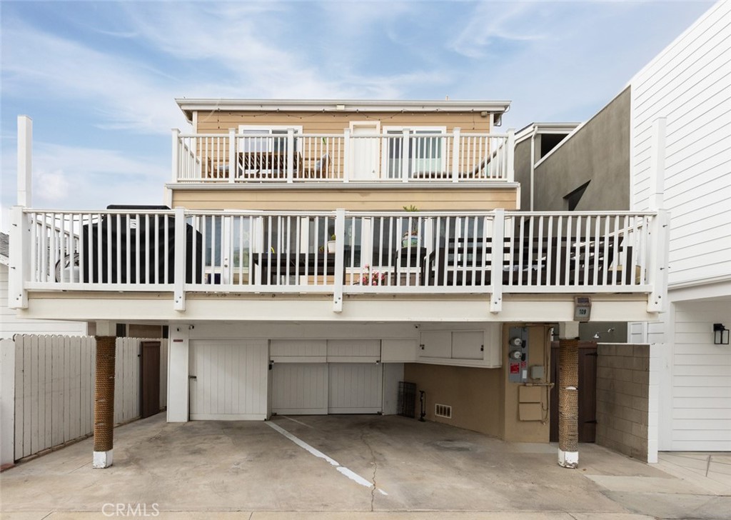 109 E Balboa Boulevard
