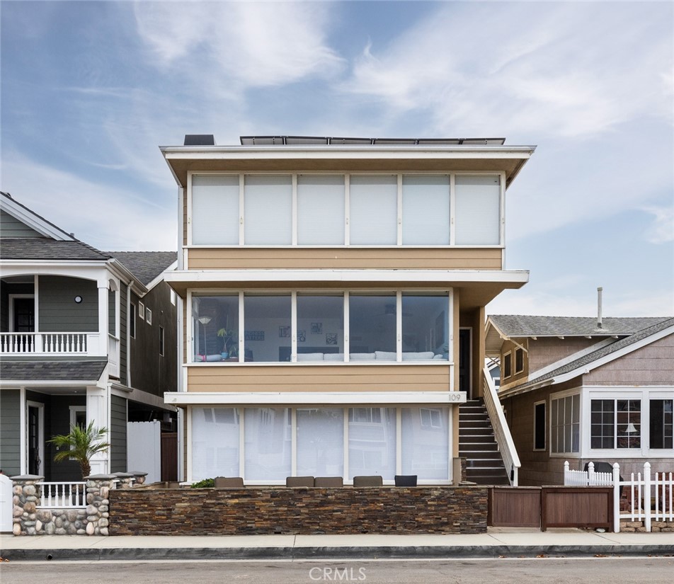 109 E Balboa Boulevard