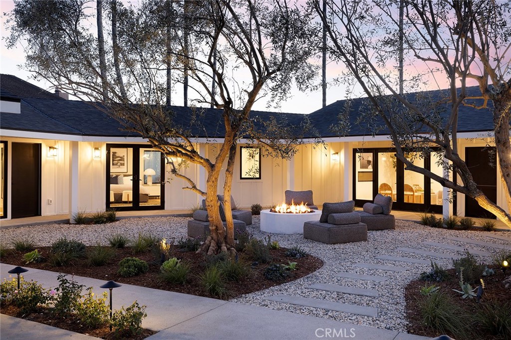 149 Avenida De La Paz