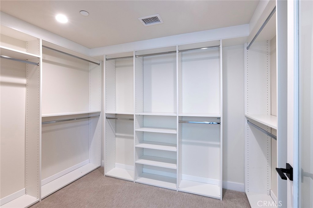 149 Avenida De La Paz