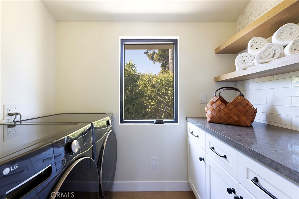 149 Avenida De La Paz