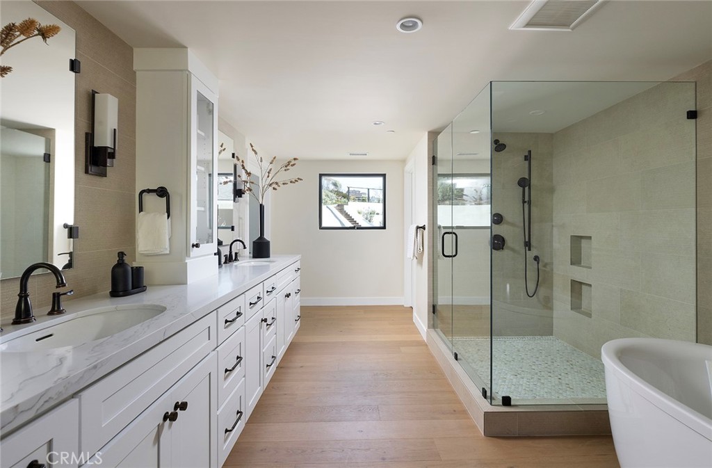 149 Avenida De La Paz