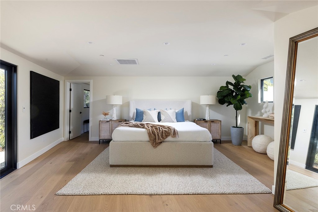 149 Avenida De La Paz