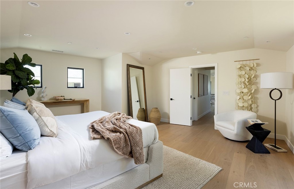 149 Avenida De La Paz