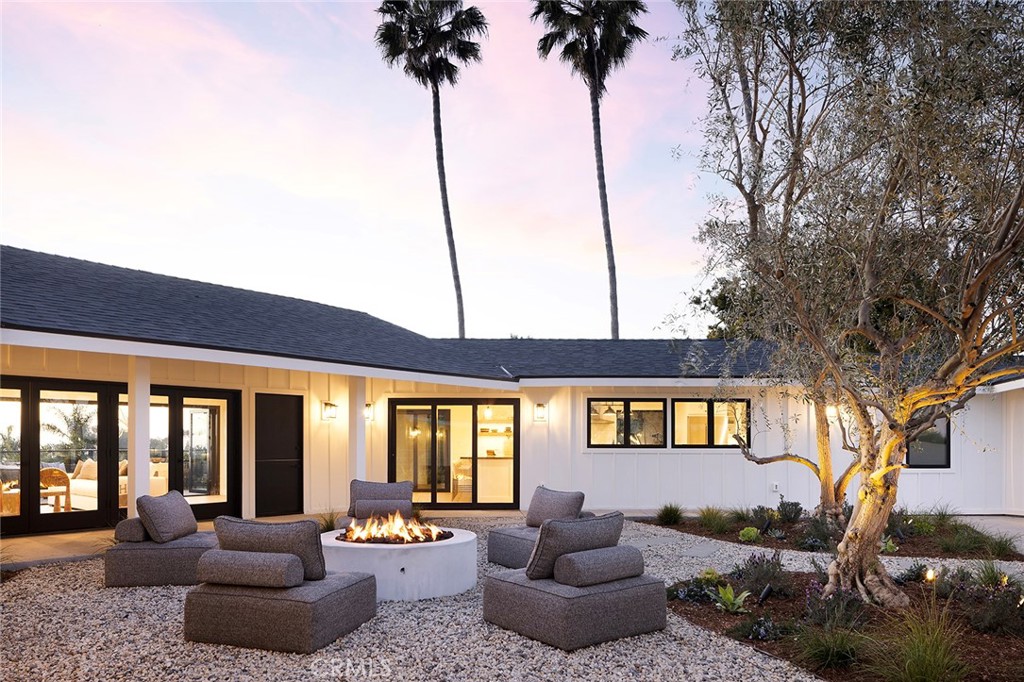 149 Avenida De La Paz