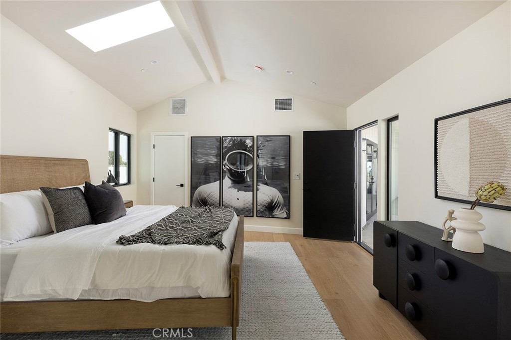 149 Avenida De La Paz