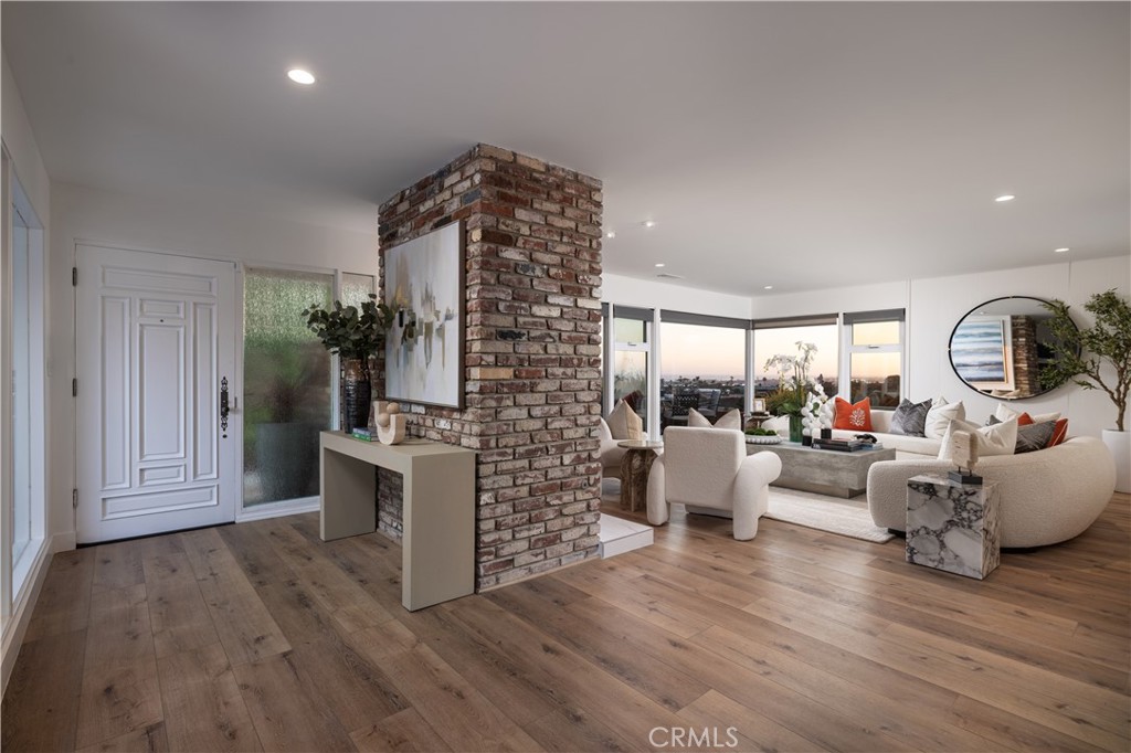 1007 White Sails Way